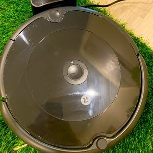 iRobot Roomba 692 Robot Vacuum-Wi-Fi